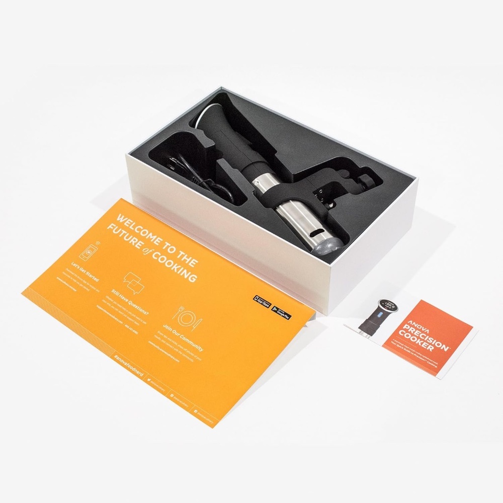 ANOVA Sous Vide Precision Cooker with Bluetooth(800W), plus Bags Kit and Book - Picture 6 of 6